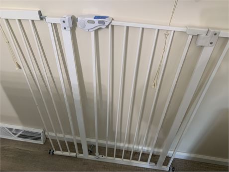 Adjustable DoorWay Child or Pet Gate