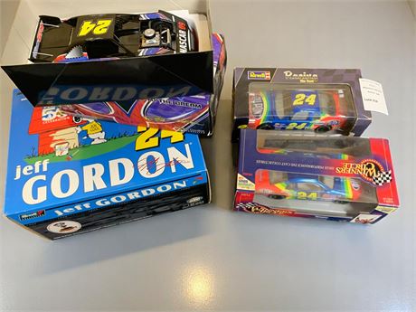 Jeff Gordon NASCAR Cars: 2000 Revell Diecast Replica DuPont Snoopy Joe Cool Car