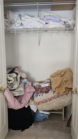 Closet Cleanout- King Size Sheets, Pillow Cases, Comforters, Blankets & More