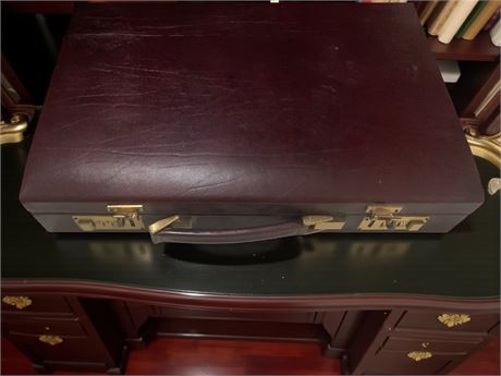 Rona Burgundy Leather Briefcase/Attache Case W/Brass Latches & Lock