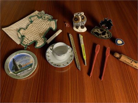 Souvenirs Niles MI, Port Isabel TX, Loudonville, OH & More Inside Lady Wayne Box