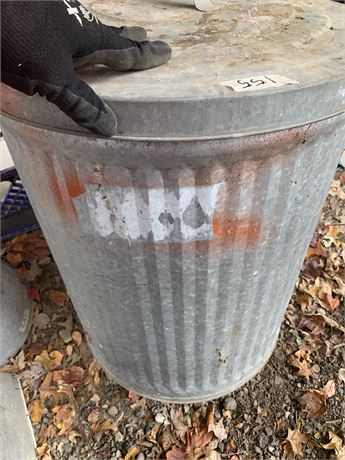 Vintage 30 Gallon Galvanized Trash/Storage Can with Lid