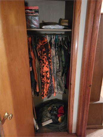 Closet Cleanout:Hunting Coats/Camo Gear/Carhartt/Hats Gloves & More