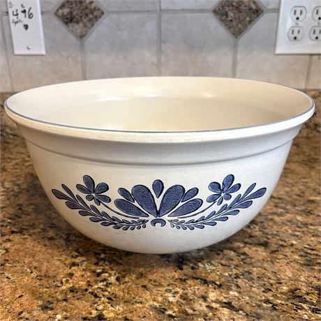 Pfaltzgraff Yorktowne Extra-Large Mixing Bowl - 13"D