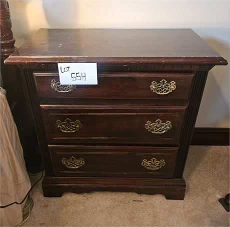 Traditional Style 3-Drawer Nightstand