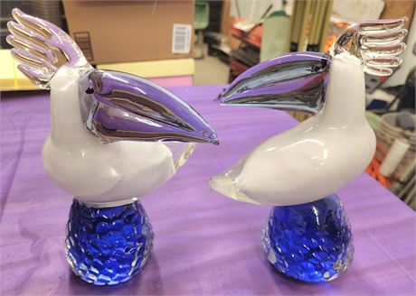 Murano Style Chubby 9” Pelican on a Blue Pedestal
