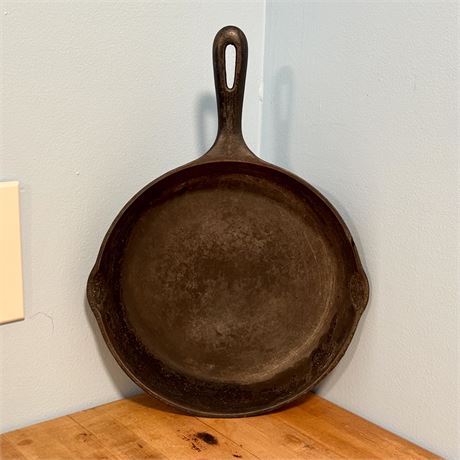10" Vintage Cast Iron Skillet