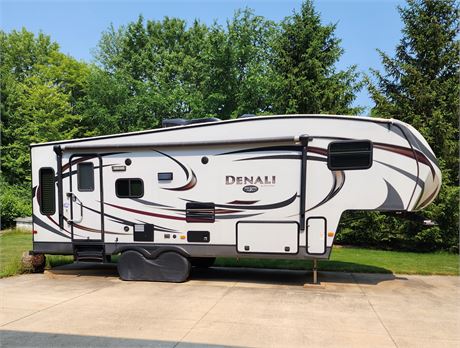 2014 Dutchmen Denali 2445RL "Trail Edition" 5th Wheel RV