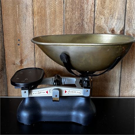 Vintage W & T Avery Tabletop Scale with the Brass Bucket