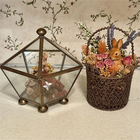 Dried & Artificial Flowers in Small Display & Wire Basket