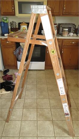 5' Wood Ladder