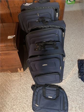 Forecast 4 Piece Luggage Set With Wheels