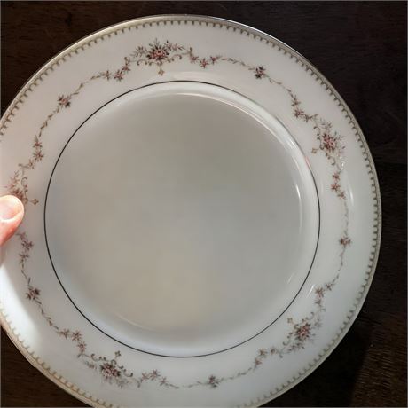 Noritake Fairmont Pattern #6102 12 Piece Fine China Set