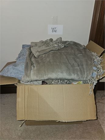 Mixed Blankets & Throws - Sizes, Colors & Makers Vary, Purses & More