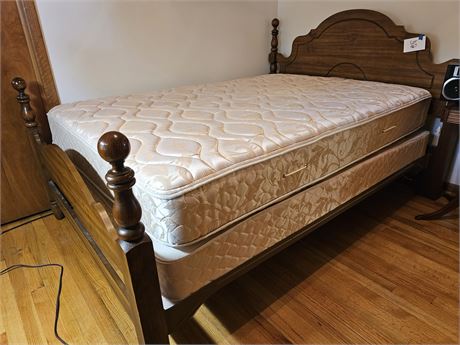 Bassett Wood Full Size Bed with Headboard & Footboard