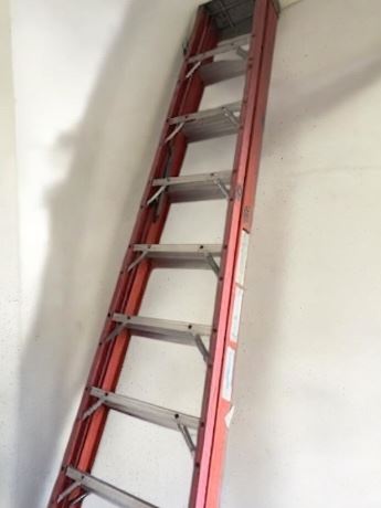 Louisville 10 Foot Fiberglass Ladder