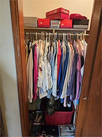 Closet Cleanout : Ladies Clothes / Shoes / Belts / Pants - All Season -