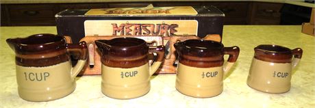 4 Piece Stoneware Measuring Cups, Rack