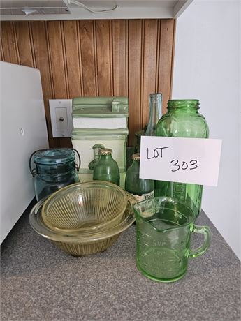 Mixed Vintage Kitchen:Green Water Jug/Depression Bowls/Measuring Cup & More