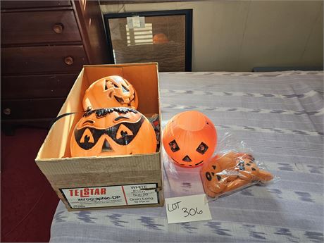 Vintage Halloween Jack-O-Lanterns & Decorative Crepe Paper