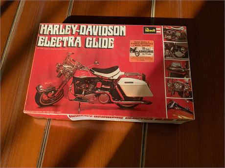Revell Harley-Davidson Electra Glide 1:8 Scale Plastic Model Kit Original Box
