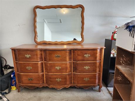 9-Drawer French Provinvial Dresser w/ Mirror