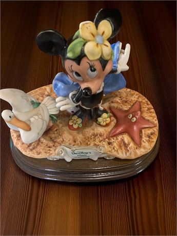 Walt Disney Minnie Mouse at the Beach Figurine Limited Edition Made in Italy