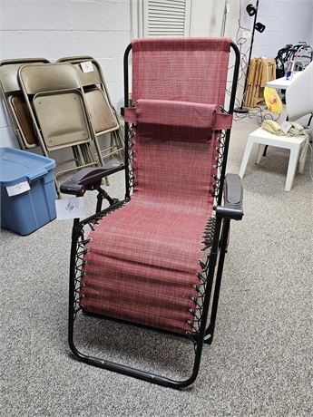 Like New Outdoor Gravity Lounge Chair