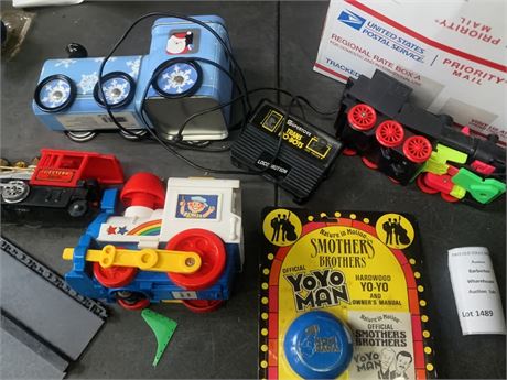Tomy Tuneyville Choo-Choo Tin Musical Train, Smothers Brothers Yo-Yo Man Set