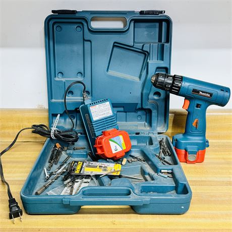 Makita 3/8" Cordless Drill Set w/ 2 Batteries Chargers and Bits