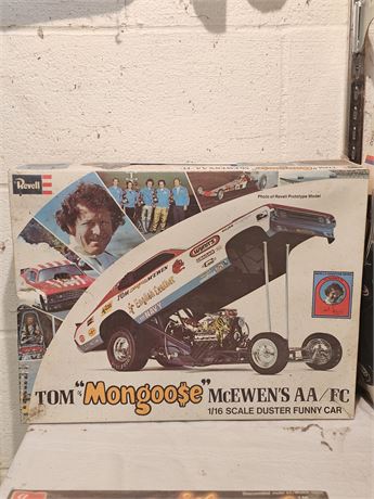 Revell Tom Mongoose McEwen's AA/FC 1/16 Scale Duster Funny Car