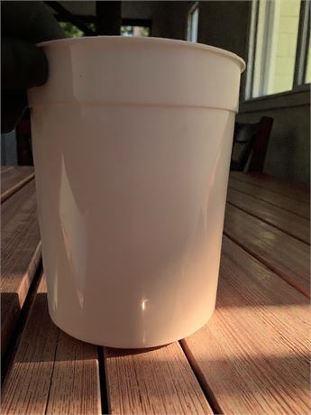 Vintage Half Gallon White Plastic Food Storage Containers W/Lids Lot