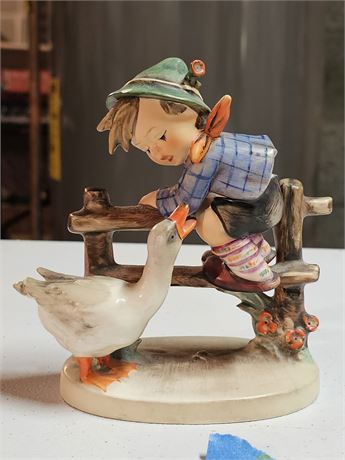 Hummel Barnyard Hero Figurine 1948 195/1