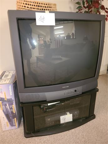 Toshiba 32" Color TV with Entertainment Stand