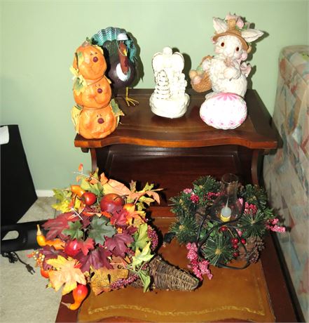 Mixed Lot: Holiday Decorations