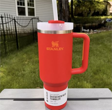 New Stanley 40 oz Quencher H2.0 Tumbler Cup "CHILI"