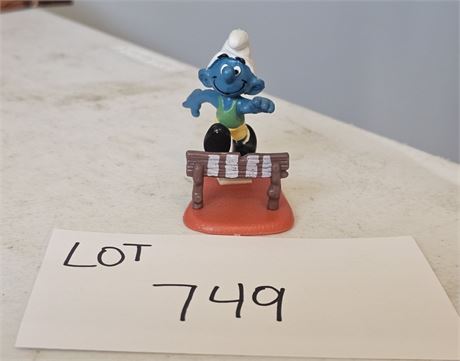Vintage 1980 Peyo "Super Hurdler" Smurf