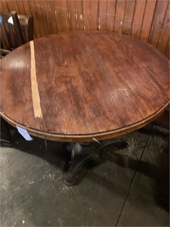 Oak Veneer Round Table