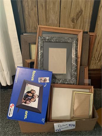 Misc Picture Frame Lot With A Digital Photo Frame