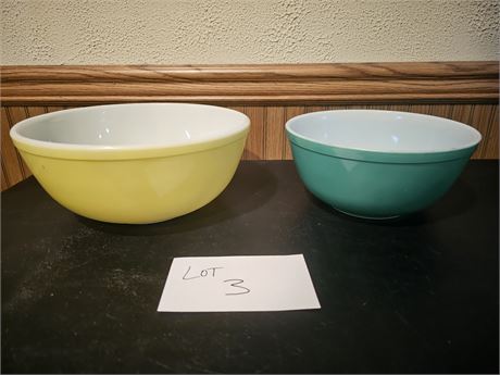 Pyrex Yellow 4Qt & Green 2.5Qt Mixing Bowls