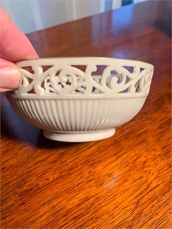 Lenox Tracery Collection White Glass Pierced Bowl W/24K Gold Trim
