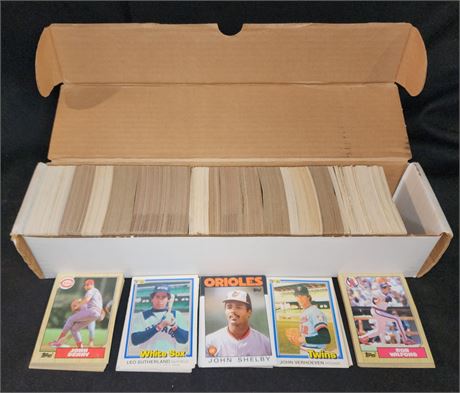 Assortment of Baseball Cards