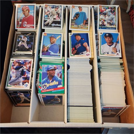 Large Mixed Lot of Baseball Cards