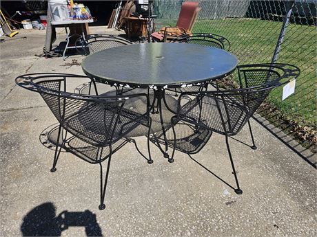 Black Metal Outdoor Table & Chairs