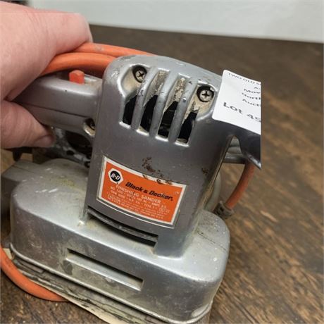 Vintage Black & Decker Model 7410 Finishing Sander