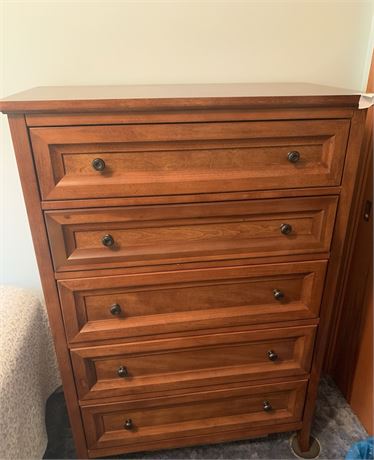 Mahogany Wood 5 Drawer Dresser/Chest of Drawers