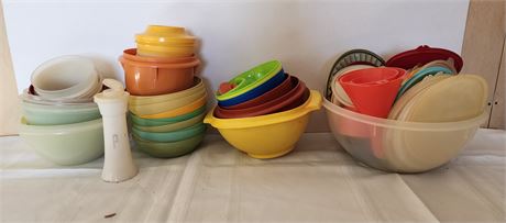 Box of Tupperware, lids