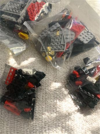 Sheng Youn Brand Mini Lego-Like Figures - Pirates - Lot of 5