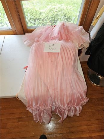Vintage Ladies Dresses & Nightgown Size Small