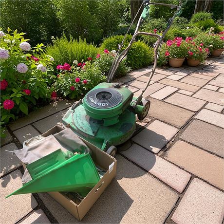 Lawn-Boy Lawn Mower W/Electric Start & Accessories